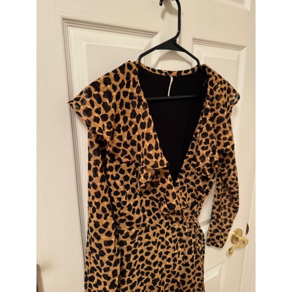 Free People Leopard wrap style tie waist dress - Picture 4 of 11